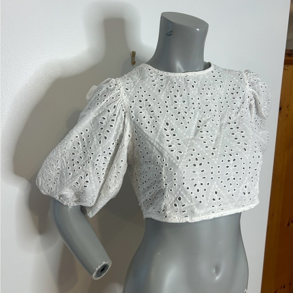 Gorgeous Bershka White Puff Sleeve Eyelet Crop Top❤️M - Picture 2 of 9
